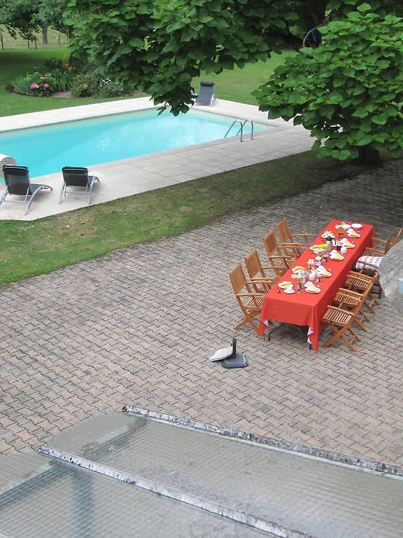 L'Echauguette Isserpent Bed & Breakfast 0*,